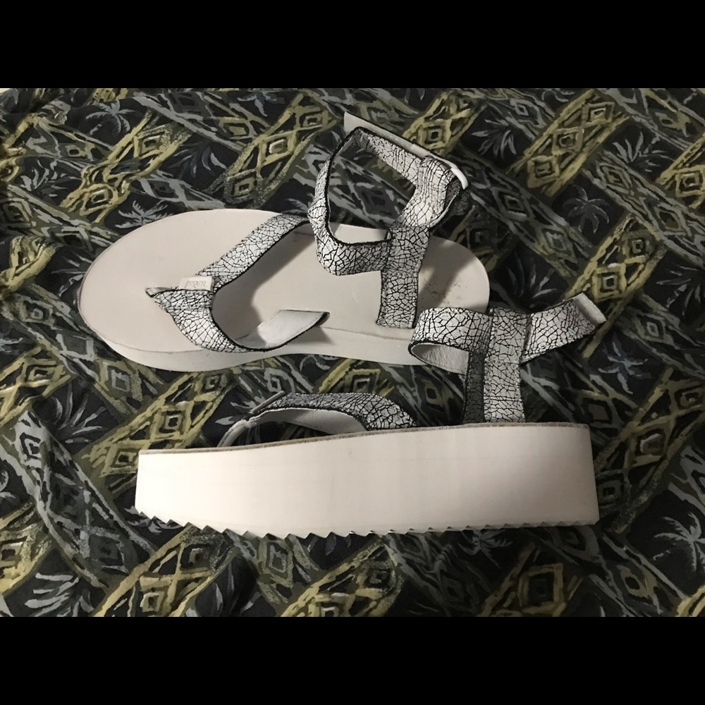 Teva Platforms- white